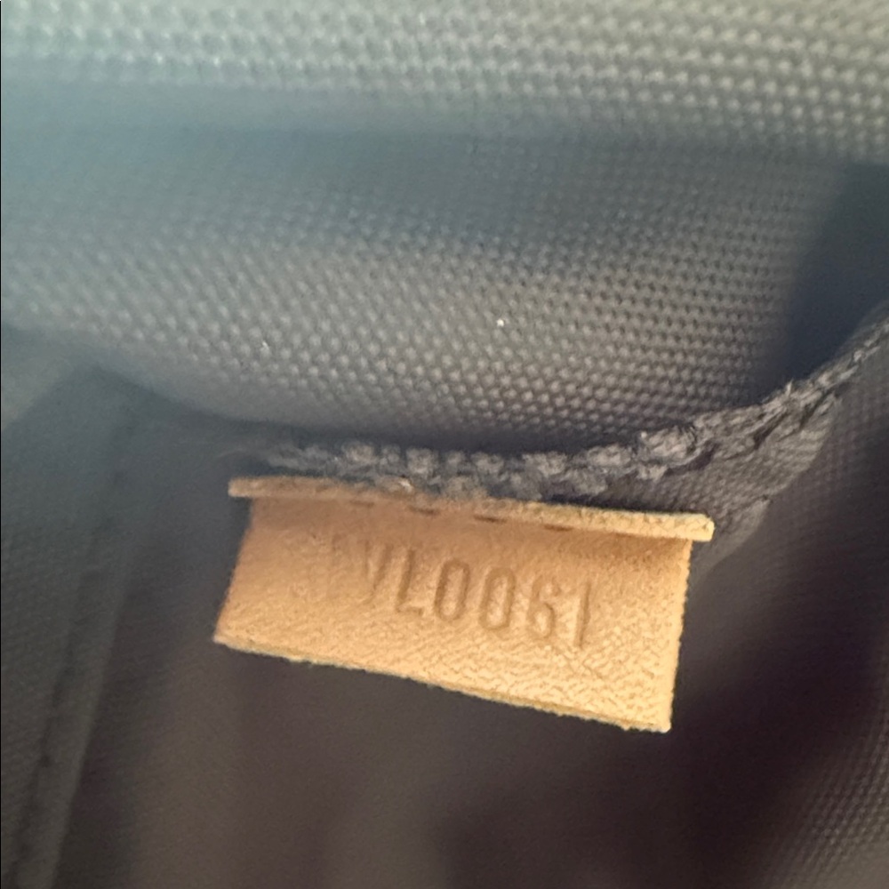 Louis Vuitton Pegase Garment Bag w/Hanger - Picture 12 of 12